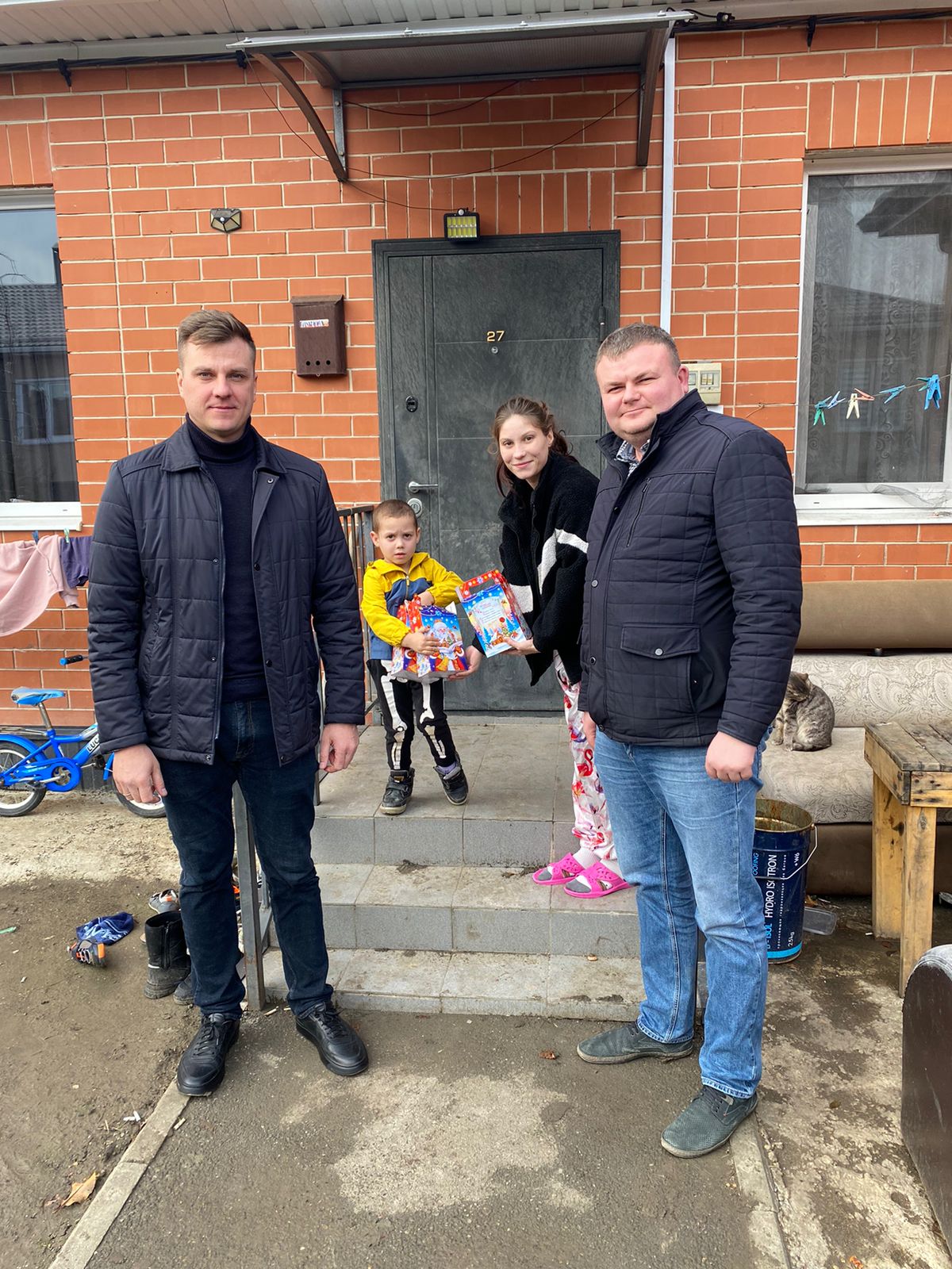 Поздравили детей
