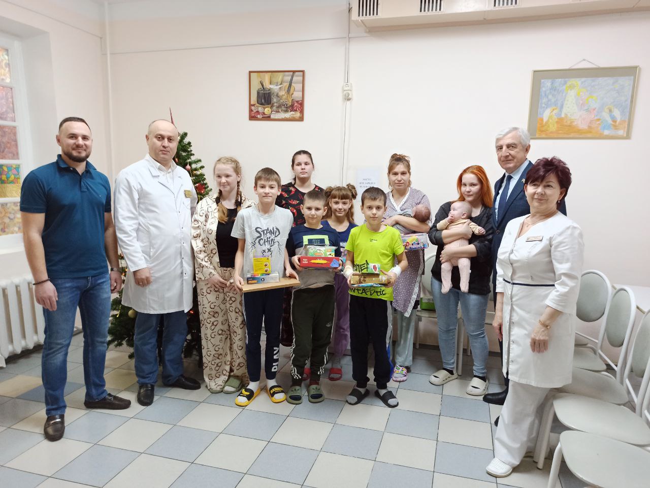 Поздравили детей с праздником