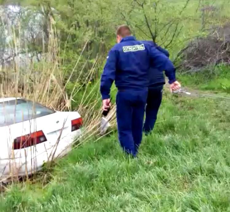 Извлечение автомобиля из карьера. Помощь полиции.