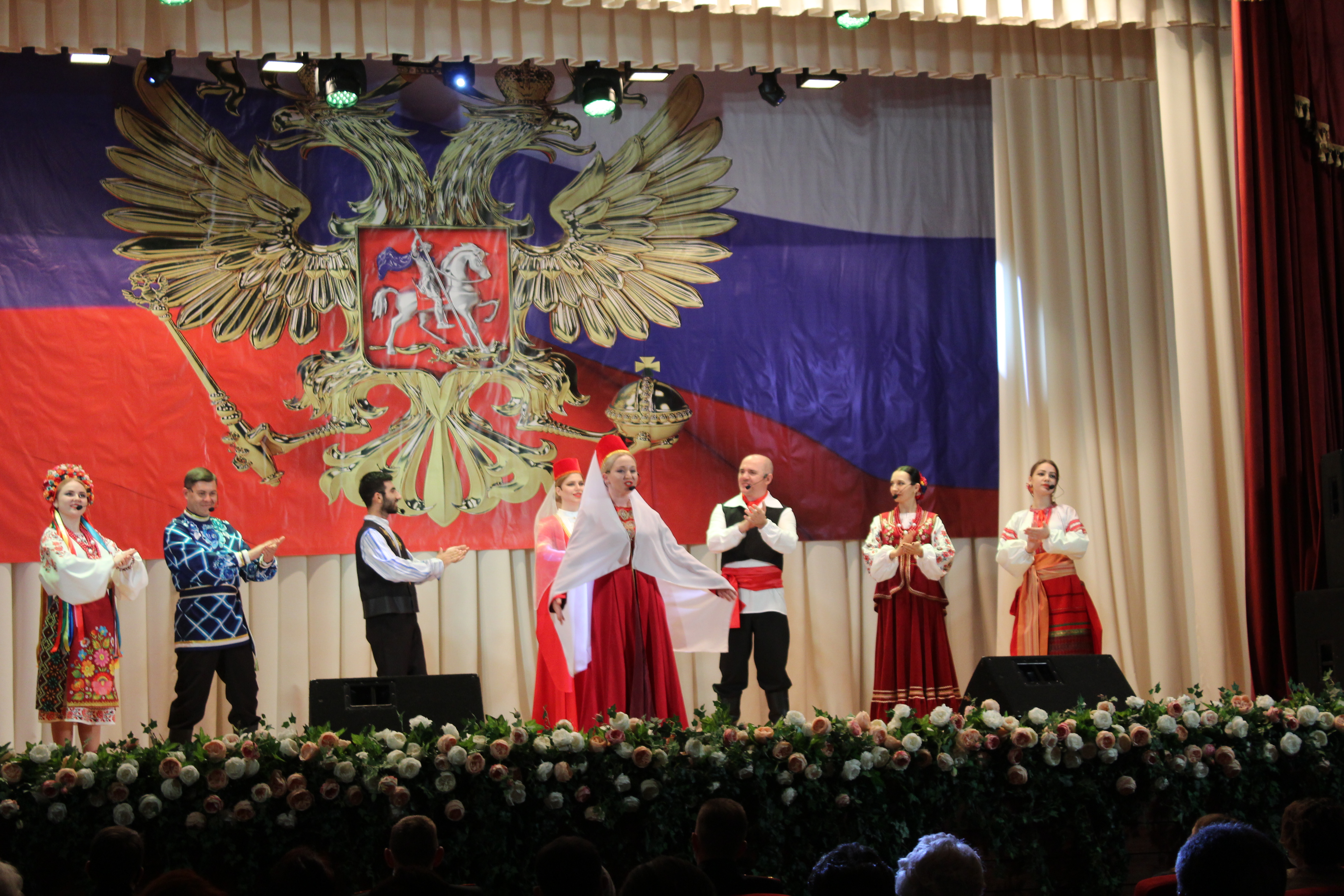 Отчетный концерт муниципального ансамбля песни и танца "Весна"