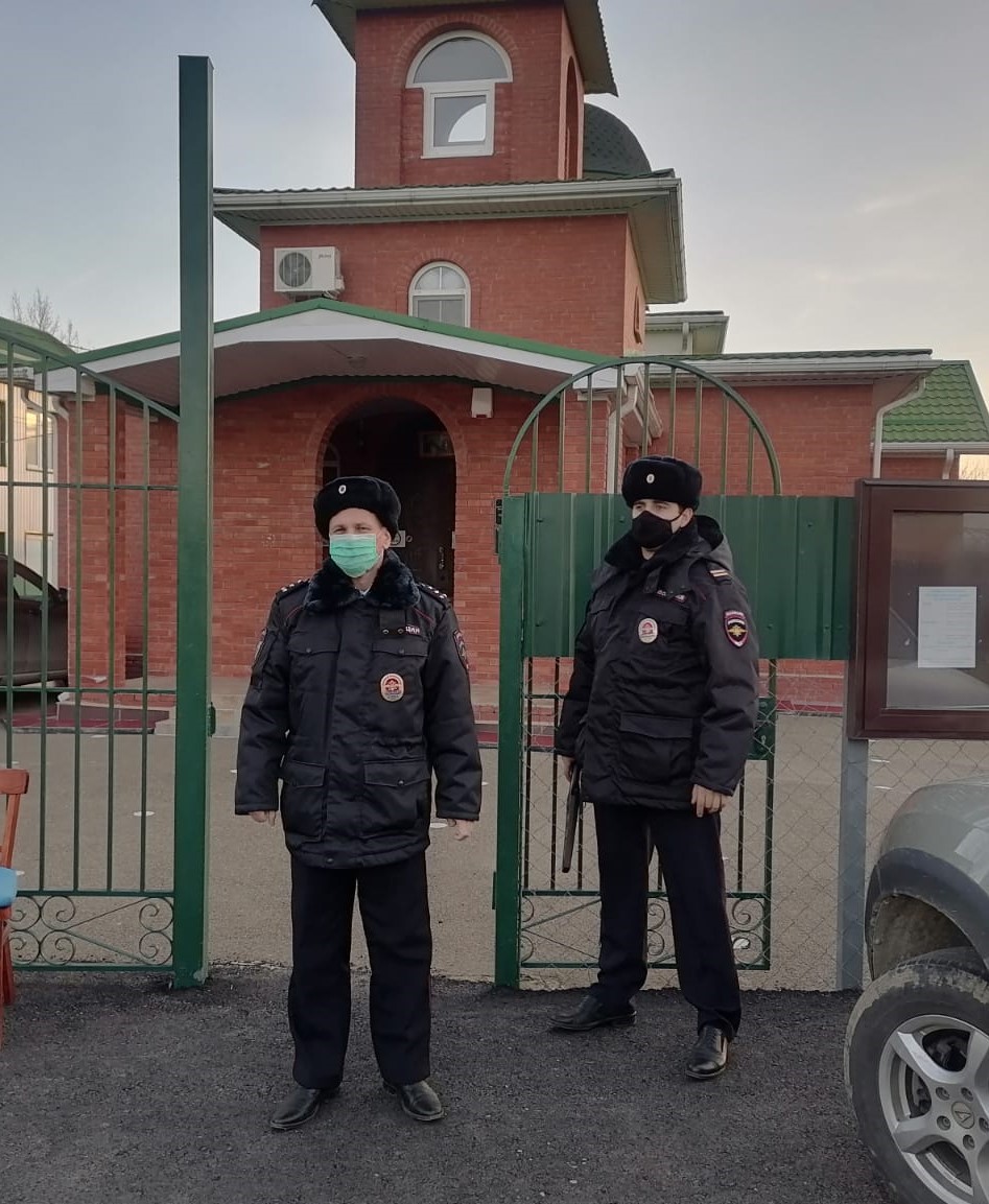Божественные литургии на праздник Рождества Христова во всех храмах района проведены с соблюдением профилактических мероприятий и обеспечения безопасности