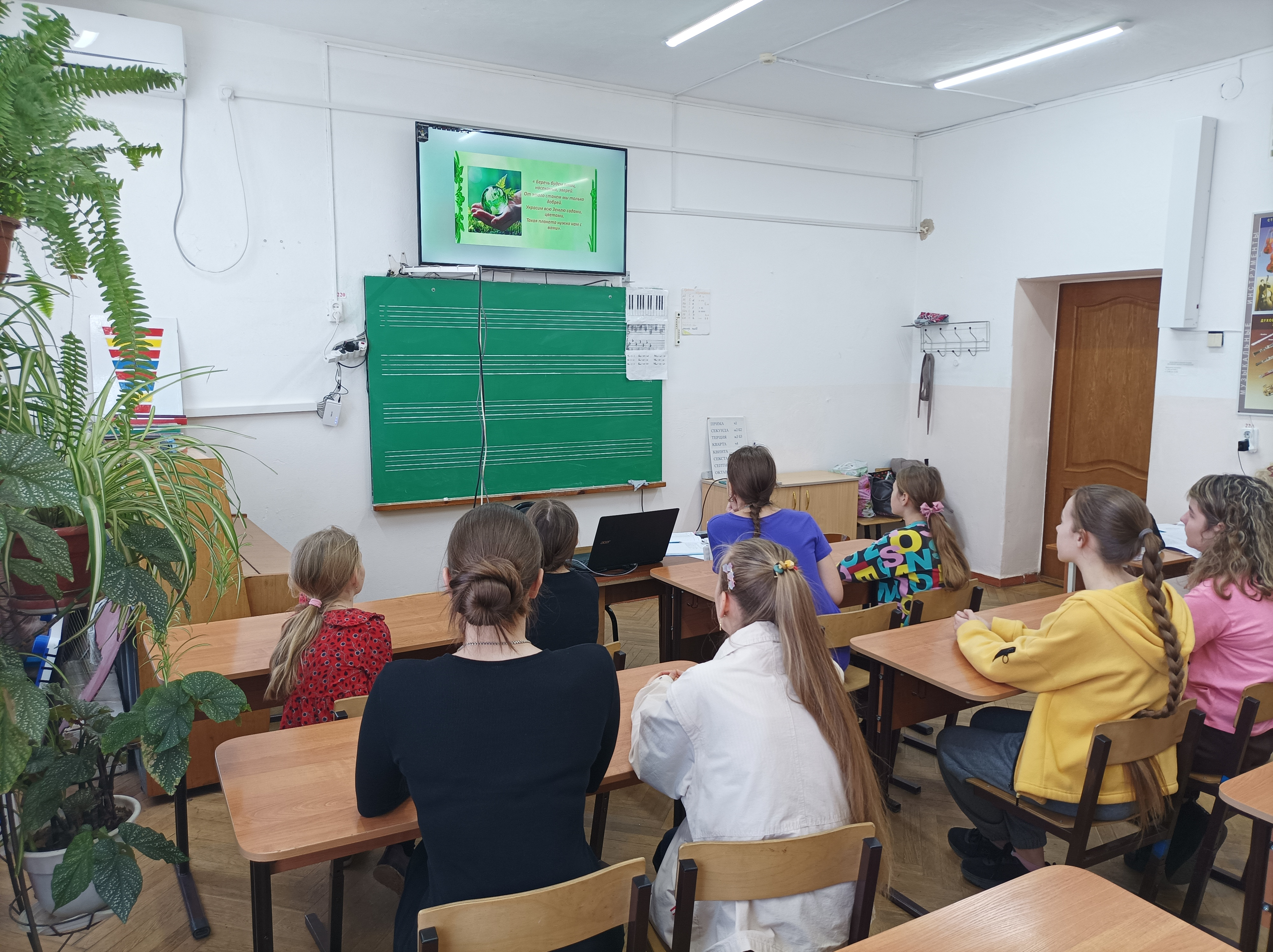 В Северской школе искусств ребята проводят каникулы с пользой и интересом
